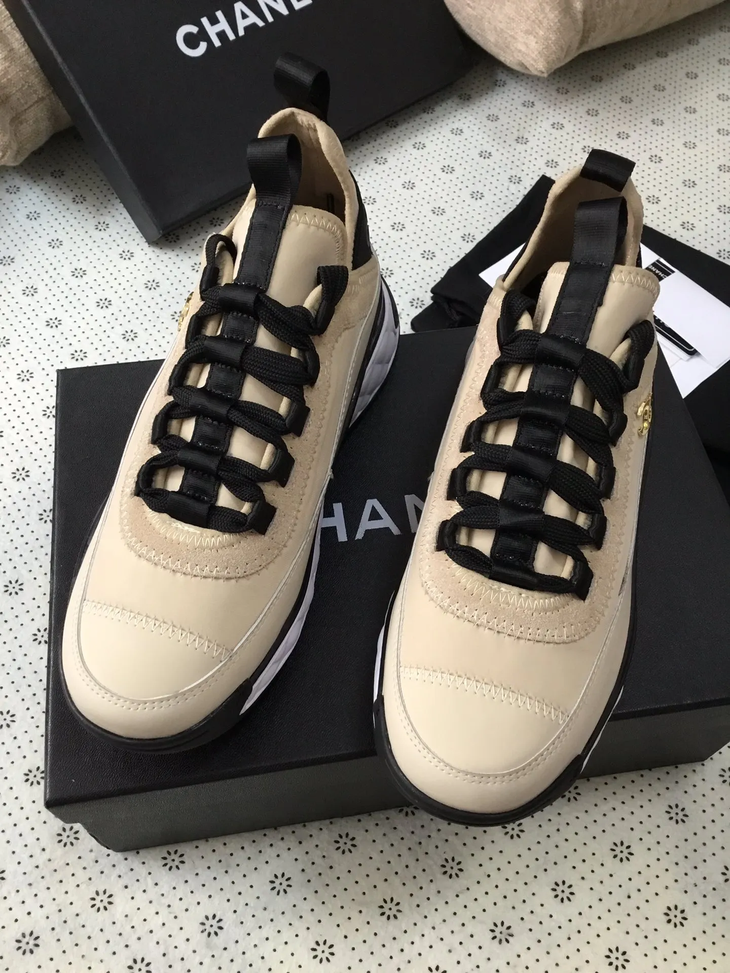 👟👟Ex-factory price 540👟👟 Original CHANEL 2025 Chanel Four Seasons Casual Sports Shoes Original Cover Lasting for Women is made one to one with original lasting technology. Fabric: first layer of silk cowhide with high-elastic lycra and knitted fabric, comfortable and breathable. TPU 3-in-1 ultra-light outsole. Comfortable on the foot. Versatile. Built-in 2 cm brand heightening insole, size: women's 35-41